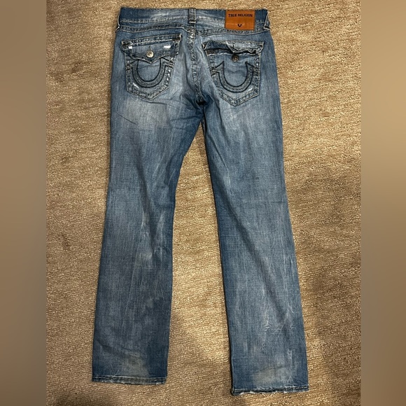 True Religion light ripped jeans 💧 - Picture 2 of 4